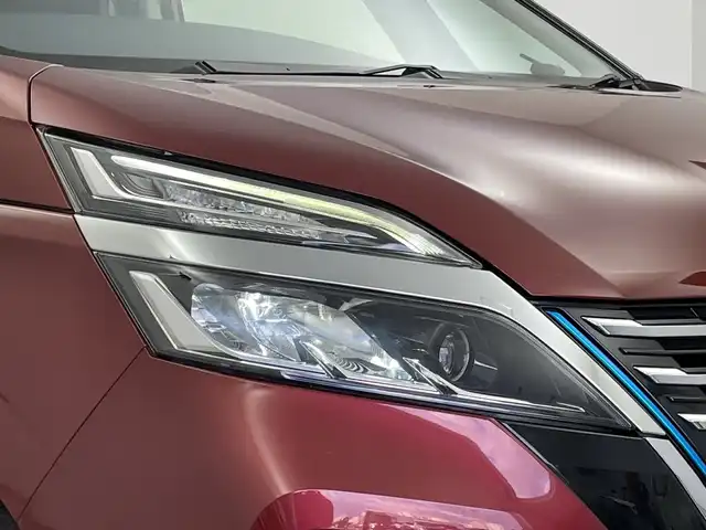 日産 セレナ e－パワー ハイウェイスター V 新潟県 2020(令2)年 6.7万km マルーンレッド 2トーン 純正メモリナビ/　フルセグTV/Bluetooth/CD/DVD/Blu-ray/セーフティパックB/・SRSカーテンエアバッグシステム&サイドエアバッグシステム/・踏み間違い衝突防止アシスト/・インテリジェントパーキングアシスト(駐車支援システム)/・標識検知機能/(進入禁止標識、最高速度標識、一時停止標識)/・インテリジェントアラウンドビューモニター/・インテリジェントDA(ふらつき警報)/・フロント&バックソナー/・インテリジェントルームミラー/・電動パーキングブレーキ/・オートブレーキホールド/・プロパイロット/・インテリジェントLI(車線逸脱防止支援システム)/・ヒーター付ドアミラー/・ステアリングスイッチ/衝突被害軽減ブレーキ/レーダークルーズコントロール/両側パワースライドドア/ドライブレコーダー【DJ4-D】/シートヒーター/ステアリングヒーター/ビルトインETC/前後コーナーセンサー/横滑り防止装置/オートライト