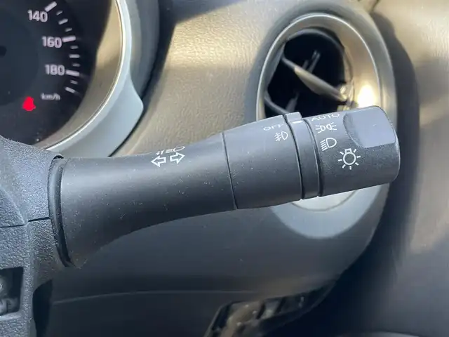 日産 ジューク 15RX 静岡県 2015(平27)年 5.3万km ブリリアントホワイトパール 社外ナビ　/・フルセグＴＶ　/・Ｂｌｕｅｔｏｏｔｈ接続　/・ＤＶＤ再生　/プッシュスタート　/スマートキー　/スペアキー　/オートライト/ＥＴＣ　/アイドリングストップ　/純正フロアマット/取扱説明書/保証書