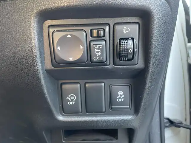 日産 ジューク 15RX 静岡県 2015(平27)年 5.3万km ブリリアントホワイトパール 社外ナビ　/・フルセグＴＶ　/・Ｂｌｕｅｔｏｏｔｈ接続　/・ＤＶＤ再生　/プッシュスタート　/スマートキー　/スペアキー　/オートライト/ＥＴＣ　/アイドリングストップ　/純正フロアマット/取扱説明書/保証書