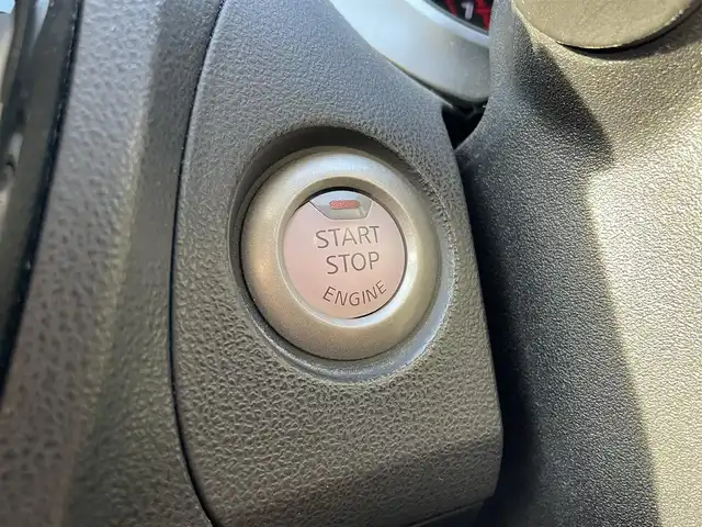 日産 ジューク 15RX 静岡県 2015(平27)年 5.3万km ブリリアントホワイトパール 社外ナビ　/・フルセグＴＶ　/・Ｂｌｕｅｔｏｏｔｈ接続　/・ＤＶＤ再生　/プッシュスタート　/スマートキー　/スペアキー　/オートライト/ＥＴＣ　/アイドリングストップ　/純正フロアマット/取扱説明書/保証書