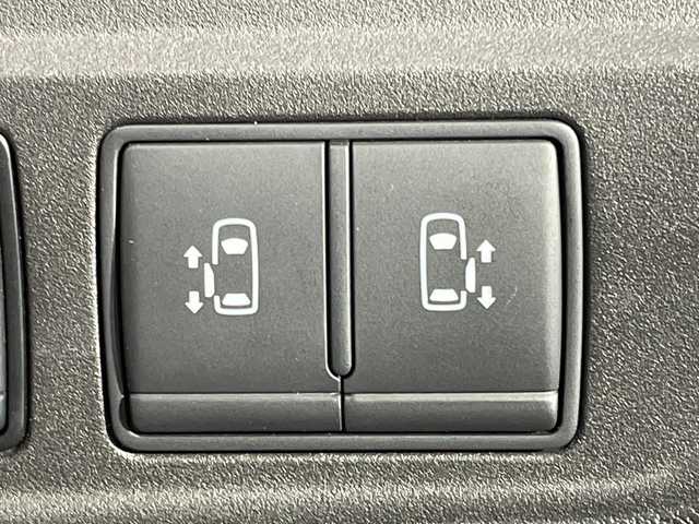 日産 セレナ ハイウェイスター Vセレクション 神奈川県 2018(平30)年 3万km ブリリアントホワイトパール 純正9型SDナビゲーション【MM518D-L】/AM　FM　Bluetooth　CD　DVD/アラウンドビューモニター/純正11型フリップダウンモニター/両側パワースライドドア/プロパイロット/ビルトインETC/純正ドラレコ【DJ4-D】/純正フロアマット/ステアリングスイッチ/電動パーキングブレーキ/ブレーキオートホールド/プッシュスタート/スマートキー/スペアキー/取扱説明書/パーキングアシスト/サンシェード/USB×2/LEDヘッドライト/純正16インチアルミホイル/ドアバイザー/電動格納ミラー/エマージェンシーブレーキ/車線逸脱警報