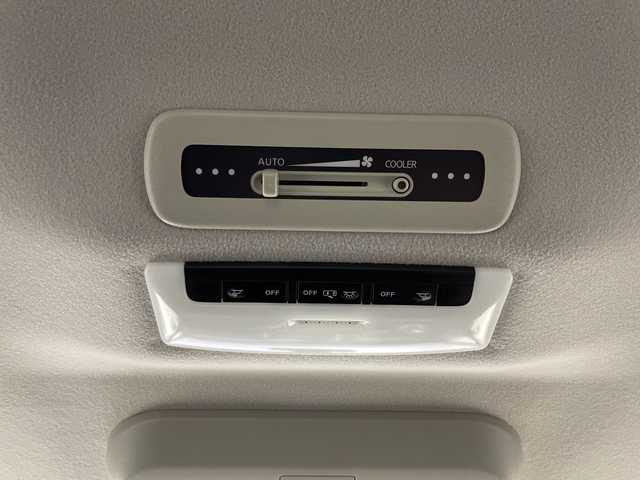 日産 セレナ ハイウェイスター Vセレクション 神奈川県 2018(平30)年 3万km ブリリアントホワイトパール 純正9型SDナビゲーション【MM518D-L】/AM　FM　Bluetooth　CD　DVD/アラウンドビューモニター/純正11型フリップダウンモニター/両側パワースライドドア/プロパイロット/ビルトインETC/純正ドラレコ【DJ4-D】/純正フロアマット/ステアリングスイッチ/電動パーキングブレーキ/ブレーキオートホールド/プッシュスタート/スマートキー/スペアキー/取扱説明書/パーキングアシスト/サンシェード/USB×2/LEDヘッドライト/純正16インチアルミホイル/ドアバイザー/電動格納ミラー/エマージェンシーブレーキ/車線逸脱警報