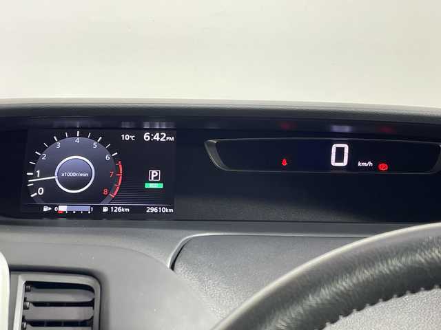 日産 セレナ ハイウェイスター Vセレクション 神奈川県 2018(平30)年 3万km ブリリアントホワイトパール 純正9型SDナビゲーション【MM518D-L】/AM　FM　Bluetooth　CD　DVD/アラウンドビューモニター/純正11型フリップダウンモニター/両側パワースライドドア/プロパイロット/ビルトインETC/純正ドラレコ【DJ4-D】/純正フロアマット/ステアリングスイッチ/電動パーキングブレーキ/ブレーキオートホールド/プッシュスタート/スマートキー/スペアキー/取扱説明書/パーキングアシスト/サンシェード/USB×2/LEDヘッドライト/純正16インチアルミホイル/ドアバイザー/電動格納ミラー/エマージェンシーブレーキ/車線逸脱警報