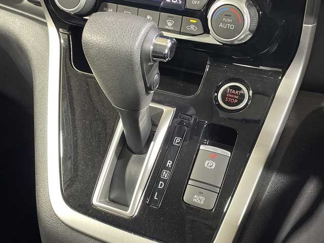 日産 セレナ ハイウェイスター Vセレクション 神奈川県 2018(平30)年 3万km ブリリアントホワイトパール 純正9型SDナビゲーション【MM518D-L】/AM　FM　Bluetooth　CD　DVD/アラウンドビューモニター/純正11型フリップダウンモニター/両側パワースライドドア/プロパイロット/ビルトインETC/純正ドラレコ【DJ4-D】/純正フロアマット/ステアリングスイッチ/電動パーキングブレーキ/ブレーキオートホールド/プッシュスタート/スマートキー/スペアキー/取扱説明書/パーキングアシスト/サンシェード/USB×2/LEDヘッドライト/純正16インチアルミホイル/ドアバイザー/電動格納ミラー/エマージェンシーブレーキ/車線逸脱警報