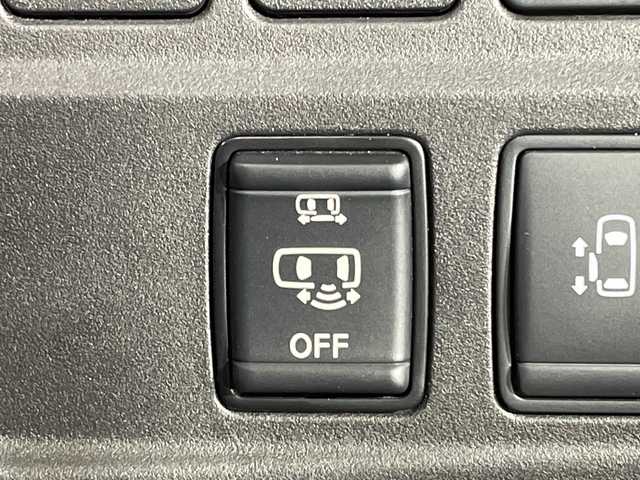 日産 セレナ ハイウェイスター Vセレクション 神奈川県 2018(平30)年 3万km ブリリアントホワイトパール 純正9型SDナビゲーション【MM518D-L】/AM　FM　Bluetooth　CD　DVD/アラウンドビューモニター/純正11型フリップダウンモニター/両側パワースライドドア/プロパイロット/ビルトインETC/純正ドラレコ【DJ4-D】/純正フロアマット/ステアリングスイッチ/電動パーキングブレーキ/ブレーキオートホールド/プッシュスタート/スマートキー/スペアキー/取扱説明書/パーキングアシスト/サンシェード/USB×2/LEDヘッドライト/純正16インチアルミホイル/ドアバイザー/電動格納ミラー/エマージェンシーブレーキ/車線逸脱警報