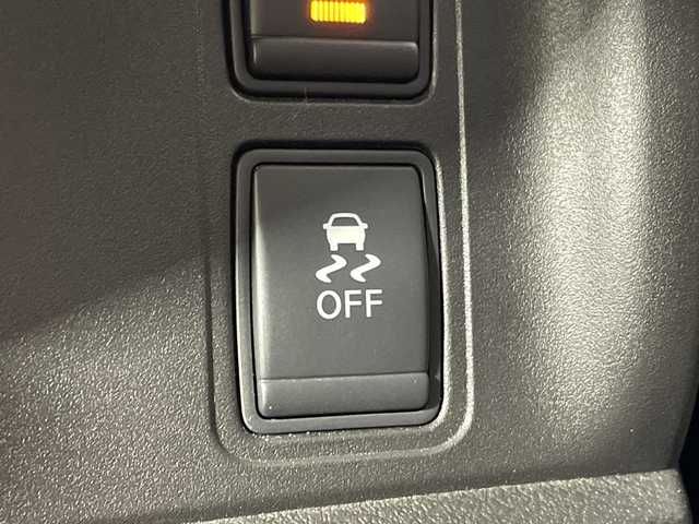 日産 セレナ ハイウェイスター Vセレクション 神奈川県 2018(平30)年 3万km ブリリアントホワイトパール 純正9型SDナビゲーション【MM518D-L】/AM　FM　Bluetooth　CD　DVD/アラウンドビューモニター/純正11型フリップダウンモニター/両側パワースライドドア/プロパイロット/ビルトインETC/純正ドラレコ【DJ4-D】/純正フロアマット/ステアリングスイッチ/電動パーキングブレーキ/ブレーキオートホールド/プッシュスタート/スマートキー/スペアキー/取扱説明書/パーキングアシスト/サンシェード/USB×2/LEDヘッドライト/純正16インチアルミホイル/ドアバイザー/電動格納ミラー/エマージェンシーブレーキ/車線逸脱警報