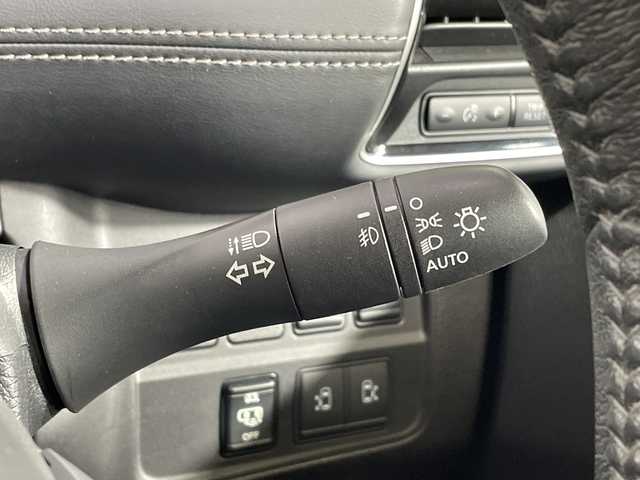 日産 セレナ ハイウェイスター Vセレクション 神奈川県 2018(平30)年 3万km ブリリアントホワイトパール 純正9型SDナビゲーション【MM518D-L】/AM　FM　Bluetooth　CD　DVD/アラウンドビューモニター/純正11型フリップダウンモニター/両側パワースライドドア/プロパイロット/ビルトインETC/純正ドラレコ【DJ4-D】/純正フロアマット/ステアリングスイッチ/電動パーキングブレーキ/ブレーキオートホールド/プッシュスタート/スマートキー/スペアキー/取扱説明書/パーキングアシスト/サンシェード/USB×2/LEDヘッドライト/純正16インチアルミホイル/ドアバイザー/電動格納ミラー/エマージェンシーブレーキ/車線逸脱警報