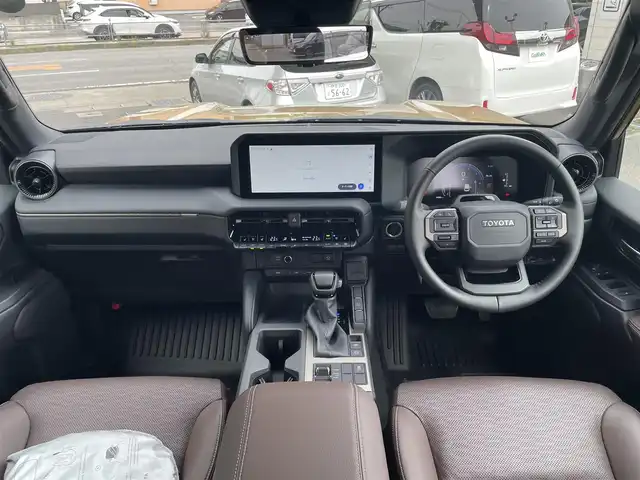 トヨタ ランドクルーザー ２５０ VX ファーストエディション 愛知県 2024(令6)年 1万km 茶 ワンオーナー/ディスプレイオーディオ/フルセグ/BT/全方位カメラ/ビルトインETC/サンルーフ/レザーシート/全席エアーシート/デジタルインナーミラー/ステアリングヒーター/クリアランスソナー/レーダークルーズコントロール/オートハイビーム/レーンキープ/パワーバックドア/取説/保証書/スマートキー２