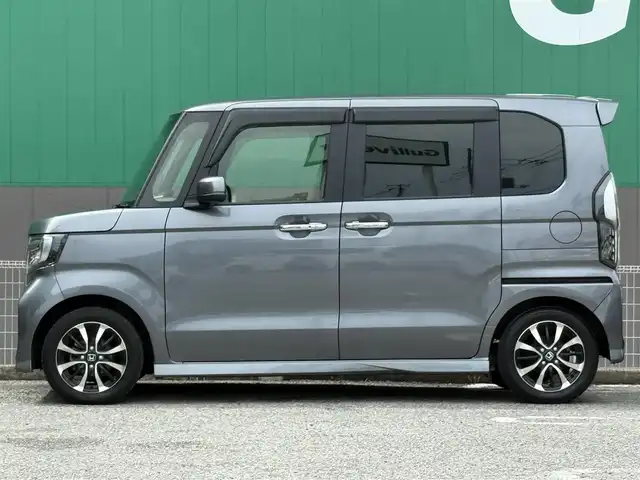 ホンダ Ｎ ＢＯＸ カスタム G L ホンダセンシング 千葉県 2019(令1)年 3.5万km シャイニンググレーM 社外SDナビ/　(CD/DVD/SD/Bluetooth)/フルセグTV/バックカメラ/前後ドライブレコーダー (ZDR-015)/ビルトインETC/アダプティブクルーズコントロール/ホンダセンシング/　●衝突軽減ブレーキ/　●誤発進抑制機能/　●後方誤発進抑制機能/　●歩行者事故低減ステアリング/　●路外逸脱抑制機能/　●LKAS〈車線維持支援システム〉/　●先行車発進お知らせ機能/　●標識認識機能/左側パワースライドドア/リア席サイドサンシェード/オートライト/オートハイビーム/LEDヘッドライト/LEDフォグランプ/ウィンカー付き電動格納ミラー/ドアバイザー/ダブル＆サイド＆カーテンエアバッグ/取扱説明書/ナビ取扱説明書
