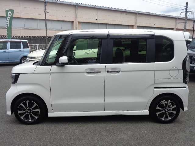 ホンダ Ｎ ＢＯＸ カスタム G L ホンダセンシング 鹿児島県 2019(令1)年 1.1万km プラチナホワイトパール ワンオーナー/ホンダセンシング/純正エントリーインターナビゲーション（VXM-194Ci)/Ｂluetooth.CD.SD再生.USB通信.USB充電2口/ナビ装着パッケージ　8スピーカー/ステアリングリモコン/バックカメラ/クルーズコントロール/ビルトインETC（新セキュリティ）/両側パワースライドドア/社外前後ドラレコ（ＷＤＲ）/オートライト/オートリトラクタミラー/降車時オートロック/リモコンキー　Ｘ2/取扱説明書　ナビ取説　ETC取説　保証書有り