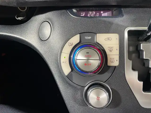 トヨタ シエンタ G 福岡県 2016(平28)年 7万km ブラックマイカ 純正メモリナビ【NSZT-W64】/ (フルセグTV/Bluetooth/SD)/TVキャンセラー/バックカメラ/ビルトインETC/両側パワースライドドア/後席フリップダウンモニター【リモコン付き】/TOYOTASafetySenseC/・プリクラッシュセーフティ/・レーンディパーチャーアラート/・先行車発進告知機能/・オートマチックハイビーム/横滑り防止装置/後席カーテン/スマートキー/純正HIDヘッドライト/純正フロアマット/スペアキー1本/保証書/取扱説明書