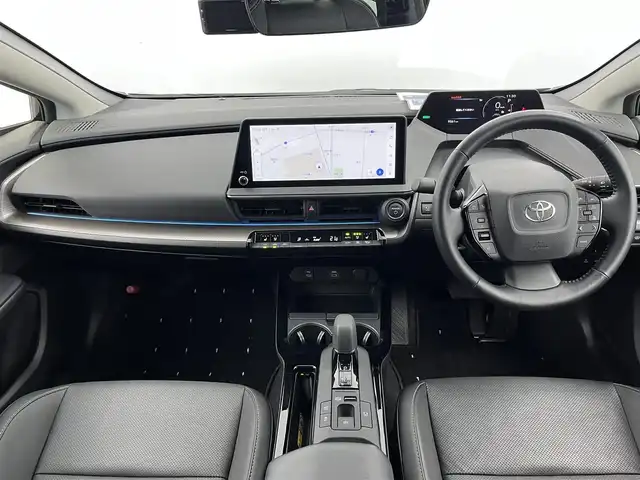 トヨタ プリウス Z 愛知県 2023(令5)年 1万km アティチュードブラックマイカ ワンオーナー/ムーンルーフ/置くだけ充電/トヨタセーフティセンス/　・プリクラッシュセーフティ/　・緊急時操舵支援/　・フロントクロストラフィックアラート/　・レーンチェンジアシスト/　・レーントレーシングアシスト/　・レーンディパーチャーアラート/　・レーダークルーズコントロール/　・アダプティブハイビームシステム/　・ロードサインアシスト/　・ドライバー異常時対応システム/　・プロアクティブドライビングアシスト/　・発進遅れ告知機能/純正12.3インチナビ/（Bluetooth/フルセグTV/USB/AppleCarPlay/HDMI）/全方位カメラ/アドマンスパーク/AC100V/パワーシート/シートヒーター/シートクーラー/合皮シート/ステアリングヒーター/オートホールド/メモリシート/アンビエントライト/電動リアゲード/ドアバイザー/フロアマット/純正AW/純正LEDライト/スペアキー/スマートキー