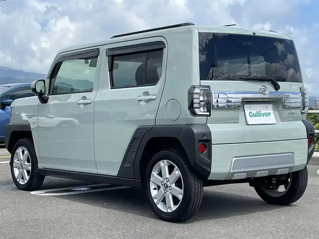 ダイハツ タフト G クロムベンチャー 佐賀県 2023(令5)年 2.5万km セラミックグリーンM ガラスルーフ/純正7型ナビゲーション「NMZK-W72D」/・AM/FM/BT/CD/DVD/フルセグ/・バックカメラ/LEDヘッドライト/・オートマチックハイビーム/シートヒーター「運転席/助手席」/純正15インチアルミホイール/スマートキー/USB入力端子×2/ルーフレール/前方ドライブレコーダー/電動パーキングブレーキ/オートホールド機能/ETC/純正フロアマット/純正ドアバイザー/新車保証書/取扱説明書/スペアキー1本/スマートアシスト/・衝突回避支援ブレーキ機能/・車線逸脱警報機能/・車線逸脱抑制制御機能/・ブレーキ制御付誤発進抑制機能/・先行車発進お知らせ機能/・標識認識機能/・コーナーセンサー