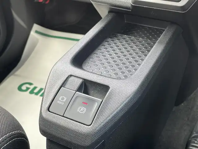 ダイハツ タフト G クロムベンチャー 佐賀県 2023(令5)年 2.5万km セラミックグリーンM ガラスルーフ/純正7型ナビゲーション「NMZK-W72D」/・AM/FM/BT/CD/DVD/フルセグ/・バックカメラ/LEDヘッドライト/・オートマチックハイビーム/シートヒーター「運転席/助手席」/純正15インチアルミホイール/スマートキー/USB入力端子×2/ルーフレール/前方ドライブレコーダー/電動パーキングブレーキ/オートホールド機能/ETC/純正フロアマット/純正ドアバイザー/新車保証書/取扱説明書/スペアキー1本/スマートアシスト/・衝突回避支援ブレーキ機能/・車線逸脱警報機能/・車線逸脱抑制制御機能/・ブレーキ制御付誤発進抑制機能/・先行車発進お知らせ機能/・標識認識機能/・コーナーセンサー