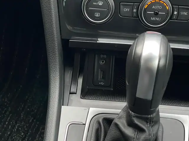 フォルクスワーゲン ゴルフ TDI コンフォートL マイスター 山梨県 2020(令2)年 1.1万km ピュアホワイト ディスカバーＰ　/バーチャルＣＰ　　/カープレイ　/ＢＴ　/フルセグ　　/ジャスチャーＣ　/Ｂカメラ　/ＡＣＣ　/ＬＫＡ　/ＢＳＭ　/スマートキー　/ＥＴＣ　/ドライブレコーダー　/純正１７ＡＷ　/スペアキー