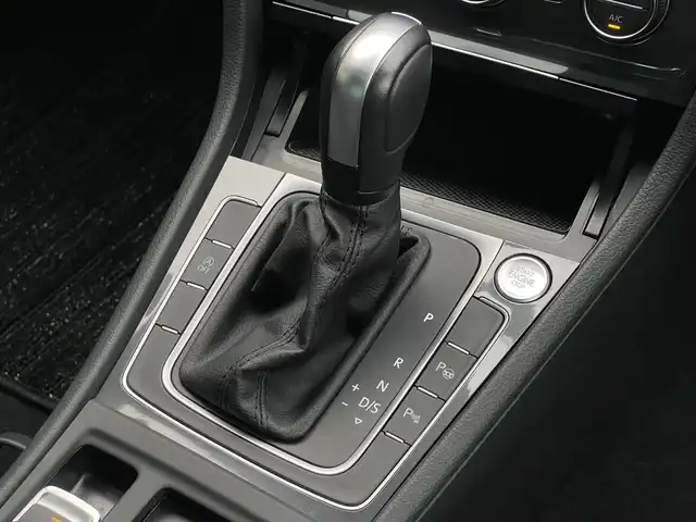 フォルクスワーゲン ゴルフ TDI コンフォートL マイスター 山梨県 2020(令2)年 1.1万km ピュアホワイト ディスカバーＰ　/バーチャルＣＰ　　/カープレイ　/ＢＴ　/フルセグ　　/ジャスチャーＣ　/Ｂカメラ　/ＡＣＣ　/ＬＫＡ　/ＢＳＭ　/スマートキー　/ＥＴＣ　/ドライブレコーダー　/純正１７ＡＷ　/スペアキー