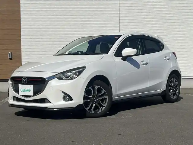 マツダ デミオ XD ツーリング Lパッケージ 秋田県 2015(平27)年 8.3万km スノーフレイクホワイトパールマイカ ターボ/４WD/衝突軽減システム/LEDヘッドライト/純正SDナビ（DVD/CD再生可能）/フルセグ/バックカメラ/マツダ純正１６インチアルミ（夏タイヤ装着）/スマートキー/アイドリングストップ/プッシュスタート/マツダ・レーダークルーズコントロール追従走行無/オートマチックハイビーム/レーンキープアシスト/MTモード付AT/ステアリングスイッチ/ビルトインETC/ブラインドスポットモニター/パドルシフト/純正エンジンスターター/純正フロアマット/社外ドアバイザー/オートライト/オートエアコン/パワーステアリング/パワーウィンドウ/横滑り防止/盗難防止装置/寒冷地仕様/電動格納ウィンカーミラー/キーレスエントリー/保証書/取扱説明書/記録簿/スペアキー1本有