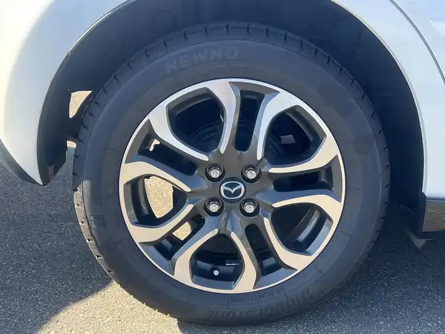 マツダ デミオ XD ツーリング Lパッケージ 秋田県 2015(平27)年 8.3万km スノーフレイクホワイトパールマイカ ターボ/４WD/衝突軽減システム/LEDヘッドライト/純正SDナビ（DVD/CD再生可能）/フルセグ/バックカメラ/マツダ純正１６インチアルミ（夏タイヤ装着）/スマートキー/アイドリングストップ/プッシュスタート/マツダ・レーダークルーズコントロール追従走行無/オートマチックハイビーム/レーンキープアシスト/MTモード付AT/ステアリングスイッチ/ビルトインETC/ブラインドスポットモニター/パドルシフト/純正エンジンスターター/純正フロアマット/社外ドアバイザー/オートライト/オートエアコン/パワーステアリング/パワーウィンドウ/横滑り防止/盗難防止装置/寒冷地仕様/電動格納ウィンカーミラー/キーレスエントリー/保証書/取扱説明書/記録簿/スペアキー1本有