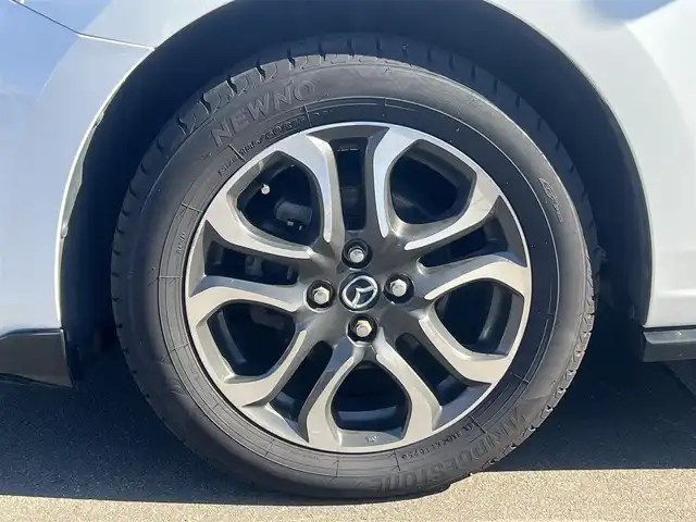 マツダ デミオ XD ツーリング Lパッケージ 秋田県 2015(平27)年 8.3万km スノーフレイクホワイトパールマイカ ターボ/４WD/衝突軽減システム/LEDヘッドライト/純正SDナビ（DVD/CD再生可能）/フルセグ/バックカメラ/マツダ純正１６インチアルミ（夏タイヤ装着）/スマートキー/アイドリングストップ/プッシュスタート/マツダ・レーダークルーズコントロール追従走行無/オートマチックハイビーム/レーンキープアシスト/MTモード付AT/ステアリングスイッチ/ビルトインETC/ブラインドスポットモニター/パドルシフト/純正エンジンスターター/純正フロアマット/社外ドアバイザー/オートライト/オートエアコン/パワーステアリング/パワーウィンドウ/横滑り防止/盗難防止装置/寒冷地仕様/電動格納ウィンカーミラー/キーレスエントリー/保証書/取扱説明書/記録簿/スペアキー1本有