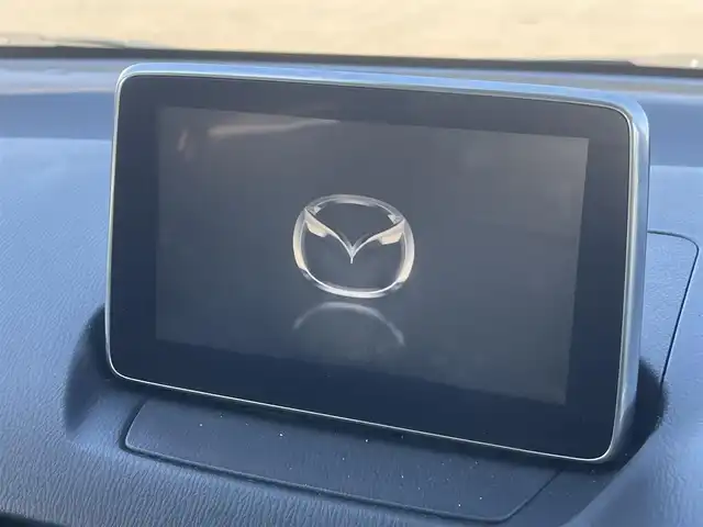 マツダ デミオ XD ツーリング Lパッケージ 秋田県 2015(平27)年 8.3万km スノーフレイクホワイトパールマイカ ターボ/４WD/衝突軽減システム/LEDヘッドライト/純正SDナビ（DVD/CD再生可能）/フルセグ/バックカメラ/マツダ純正１６インチアルミ（夏タイヤ装着）/スマートキー/アイドリングストップ/プッシュスタート/マツダ・レーダークルーズコントロール追従走行無/オートマチックハイビーム/レーンキープアシスト/MTモード付AT/ステアリングスイッチ/ビルトインETC/ブラインドスポットモニター/パドルシフト/純正エンジンスターター/純正フロアマット/社外ドアバイザー/オートライト/オートエアコン/パワーステアリング/パワーウィンドウ/横滑り防止/盗難防止装置/寒冷地仕様/電動格納ウィンカーミラー/キーレスエントリー/保証書/取扱説明書/記録簿/スペアキー1本有