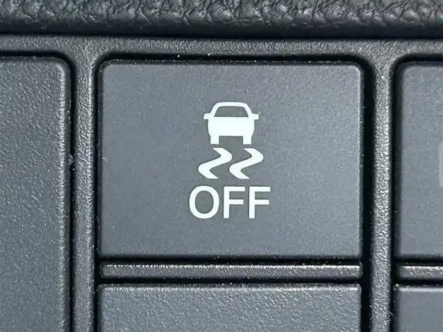 ホンダ ヴェゼル ハイブリッド e:HEV X 岡山県 2022(令4)年 7.7万km メテオロイドグレーメタリック 登録時走行距離76750km/純正9インチナビ/(RADIO/TV/USB/Bluetooth)/ホンダセンシング/・衝突軽減ブレーキ(CMBS)/・アダプティブクルーズコントロール(ACC)/・車線維持支援システム(LKAS)/・オートハイビーム/・先行車発進お知らせ機能/バックカメラ/ビルトインETC2.0/ヒルディセントコントロール/パーキングセンサー/電子制御パーキングブレーキ/オートマチックハイビーム/ドライブレコーダー/ヘッドライトレベライザー/ステアリングスイッチ/純正16インチアルミホイール/プッシュスタート/スマートキー