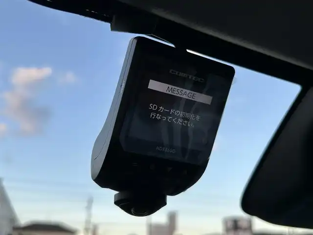 ホンダ ヴェゼル ハイブリッド e:HEV X 岡山県 2022(令4)年 7.7万km メテオロイドグレーメタリック 登録時走行距離76750km/純正9インチナビ/(RADIO/TV/USB/Bluetooth)/ホンダセンシング/・衝突軽減ブレーキ(CMBS)/・アダプティブクルーズコントロール(ACC)/・車線維持支援システム(LKAS)/・オートハイビーム/・先行車発進お知らせ機能/バックカメラ/ビルトインETC2.0/ヒルディセントコントロール/パーキングセンサー/電子制御パーキングブレーキ/オートマチックハイビーム/ドライブレコーダー/ヘッドライトレベライザー/ステアリングスイッチ/純正16インチアルミホイール/プッシュスタート/スマートキー