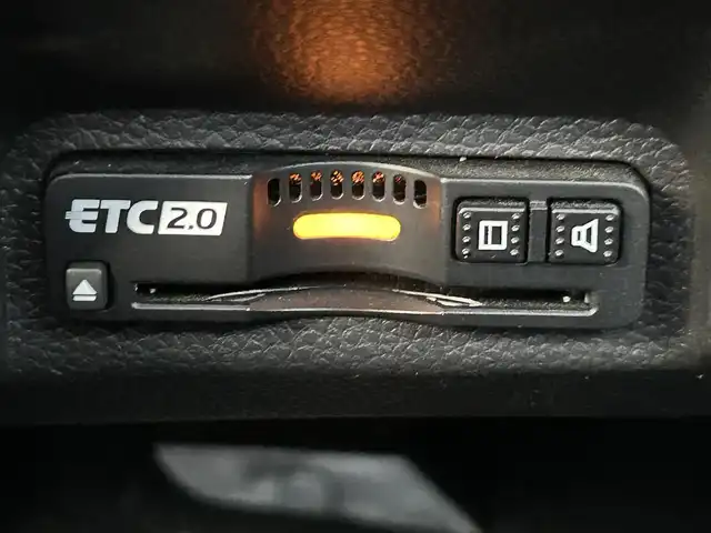 ホンダ ヴェゼル ハイブリッド e:HEV X 岡山県 2022(令4)年 7.7万km メテオロイドグレーメタリック 登録時走行距離76750km/純正9インチナビ/(RADIO/TV/USB/Bluetooth)/ホンダセンシング/・衝突軽減ブレーキ(CMBS)/・アダプティブクルーズコントロール(ACC)/・車線維持支援システム(LKAS)/・オートハイビーム/・先行車発進お知らせ機能/バックカメラ/ビルトインETC2.0/ヒルディセントコントロール/パーキングセンサー/電子制御パーキングブレーキ/オートマチックハイビーム/ドライブレコーダー/ヘッドライトレベライザー/ステアリングスイッチ/純正16インチアルミホイール/プッシュスタート/スマートキー