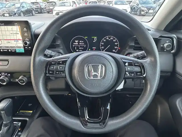 ホンダ ヴェゼル ハイブリッド e:HEV X 岡山県 2022(令4)年 7.7万km メテオロイドグレーメタリック 登録時走行距離76750km/純正9インチナビ/(RADIO/TV/USB/Bluetooth)/ホンダセンシング/・衝突軽減ブレーキ(CMBS)/・アダプティブクルーズコントロール(ACC)/・車線維持支援システム(LKAS)/・オートハイビーム/・先行車発進お知らせ機能/バックカメラ/ビルトインETC2.0/ヒルディセントコントロール/パーキングセンサー/電子制御パーキングブレーキ/オートマチックハイビーム/ドライブレコーダー/ヘッドライトレベライザー/ステアリングスイッチ/純正16インチアルミホイール/プッシュスタート/スマートキー