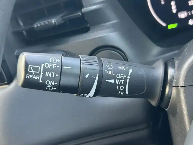 ホンダ ヴェゼル ハイブリッド e:HEV X 岡山県 2022(令4)年 7.7万km メテオロイドグレーメタリック 登録時走行距離76750km/純正9インチナビ/(RADIO/TV/USB/Bluetooth)/ホンダセンシング/・衝突軽減ブレーキ(CMBS)/・アダプティブクルーズコントロール(ACC)/・車線維持支援システム(LKAS)/・オートハイビーム/・先行車発進お知らせ機能/バックカメラ/ビルトインETC2.0/ヒルディセントコントロール/パーキングセンサー/電子制御パーキングブレーキ/オートマチックハイビーム/ドライブレコーダー/ヘッドライトレベライザー/ステアリングスイッチ/純正16インチアルミホイール/プッシュスタート/スマートキー