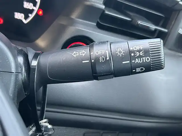 ホンダ ヴェゼル ハイブリッド e:HEV X 岡山県 2022(令4)年 7.7万km メテオロイドグレーメタリック 登録時走行距離76750km/純正9インチナビ/(RADIO/TV/USB/Bluetooth)/ホンダセンシング/・衝突軽減ブレーキ(CMBS)/・アダプティブクルーズコントロール(ACC)/・車線維持支援システム(LKAS)/・オートハイビーム/・先行車発進お知らせ機能/バックカメラ/ビルトインETC2.0/ヒルディセントコントロール/パーキングセンサー/電子制御パーキングブレーキ/オートマチックハイビーム/ドライブレコーダー/ヘッドライトレベライザー/ステアリングスイッチ/純正16インチアルミホイール/プッシュスタート/スマートキー