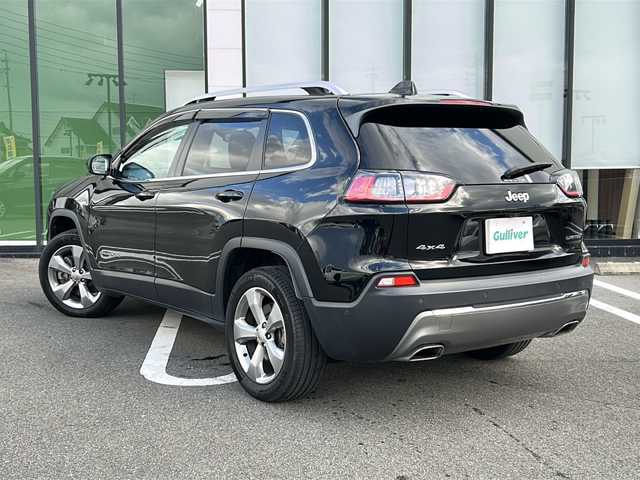 クライスラー・ジープ ジープ チェロキー リミテッド 岐阜県 2020(令2)年 5.3万km 黒 登録時走行距離52778km/純正ナビ/バックモニター/ターボ車/パドルシフト/レザーシート/純正フロアマット/純正アルミホイール/ドアバイザー/ルーフレール/パーキングアシスト/パワーシート/スマートキー/プッシュスタート/Bluetooth接続/AUX接続/LEDヘッドライト/コーナーセンサー/電動リアゲート/スタッドレスタイヤ車載