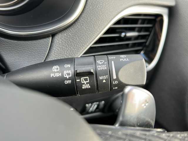 クライスラー・ジープ ジープ チェロキー リミテッド 岐阜県 2020(令2)年 5.3万km 黒 登録時走行距離52778km/純正ナビ/バックモニター/ターボ車/パドルシフト/レザーシート/純正フロアマット/純正アルミホイール/ドアバイザー/ルーフレール/パーキングアシスト/パワーシート/スマートキー/プッシュスタート/Bluetooth接続/AUX接続/LEDヘッドライト/コーナーセンサー/電動リアゲート/スタッドレスタイヤ車載