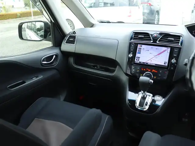 日産 セレナ ハイウェイスター Sハイブリッド 神奈川県 2014(平26)年 7.2万km ブリリアントホワイトパール エマージェンシーブレーキ/純正メモリナビ/フルセグテレビ/バックカメラ/フリップダウンモニター/クルーズコントロール/ドアバイザー/プッシュスタート/両側パワースライドドア/ETC/ドラレコ(前後)/アイドリングストップ/純正16インチAW（車内にあり）/保証書、取説、ナビ説/記録簿（H27.28.R4.5）/スペアスマートキー