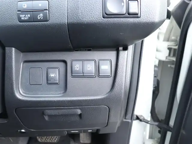 日産 セレナ ハイウェイスター Sハイブリッド 神奈川県 2014(平26)年 7.2万km ブリリアントホワイトパール エマージェンシーブレーキ/純正メモリナビ/フルセグテレビ/バックカメラ/フリップダウンモニター/クルーズコントロール/ドアバイザー/プッシュスタート/両側パワースライドドア/ETC/ドラレコ(前後)/アイドリングストップ/純正16インチAW（車内にあり）/保証書、取説、ナビ説/記録簿（H27.28.R4.5）/スペアスマートキー