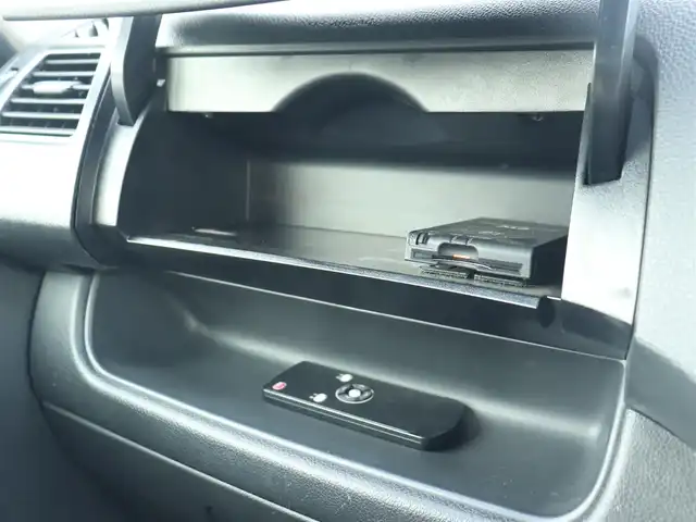 日産 セレナ ハイウェイスター Sハイブリッド 神奈川県 2014(平26)年 7.2万km ブリリアントホワイトパール エマージェンシーブレーキ/純正メモリナビ/フルセグテレビ/バックカメラ/フリップダウンモニター/クルーズコントロール/ドアバイザー/プッシュスタート/両側パワースライドドア/ETC/ドラレコ(前後)/アイドリングストップ/純正16インチAW（車内にあり）/保証書、取説、ナビ説/記録簿（H27.28.R4.5）/スペアスマートキー