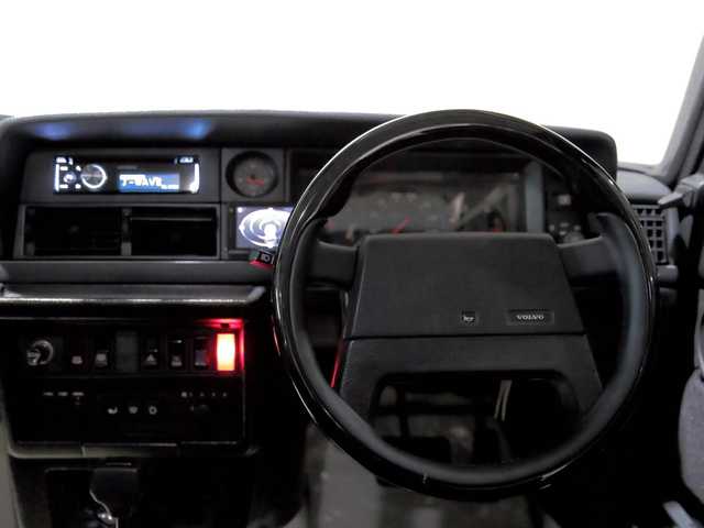 ボルボ ２４０ GL エステート 千葉県 1991(平3)年 9.9万km ポーラーホワイト 正規ディーラー車/社外キーレスエントリー/オートライト/バックカメラ/ハーフレザーシート/カロッツェリアBluetoothオーディオ/パワーウーハー/ドライブレコーダー/社外ＬＥＤヘッドライト/天張り/マットレス/トランクカーペット製作