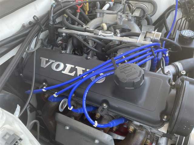 ボルボ ２４０ GL エステート 千葉県 1991(平3)年 9.9万km ポーラーホワイト 正規ディーラー車/社外キーレスエントリー/オートライト/バックカメラ/ハーフレザーシート/カロッツェリアBluetoothオーディオ/パワーウーハー/ドライブレコーダー/社外ＬＥＤヘッドライト/天張り/マットレス/トランクカーペット製作