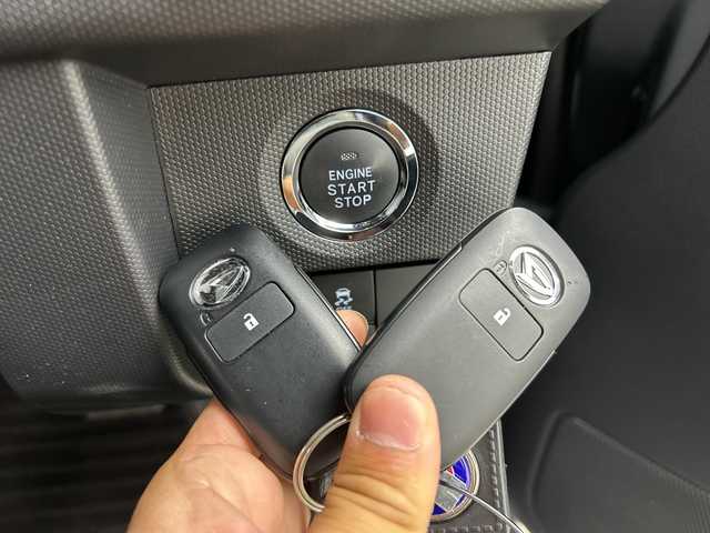 ダイハツ タフト G クロムベンチャー 三重県 2023(令5)年 0.5万km クロムグレーメタリック /7インチディスプレイオーディオ//バックカメラ//シートヒーター//ガラスルーフ//LEDヘッドライト//電動パーキングブレーキ//オートブレーキホールド//コーナーセンサー//衝突軽減ブレーキ//アイドリングストップ//パーキングアシスト//スマートキー×2//純正15インチAW