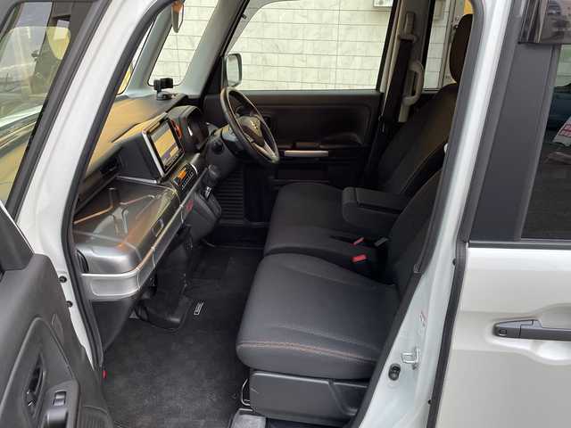 スズキ スペーシア ギア HYBRID XZ 埼玉県 2019(令1)年 4.7万km ピュアホワイトP 登録時46897km/ワンオーナー/純正８インチナビ/　・CD/DVD/BT/フルセグTV/アランドビューモニター/両側パワースライドドア/衝突軽減システム/レーンアシスト/コーナーセンサー/ルーフレール/キャリアー/ヘッドアップディスプレイ/LEDヘッドライト/フォグランプ/革巻きハンドル/ステアリングスイッチ/サイドエアロ/アイドリングストップ/ビルトインETC/ドライブレコーダー/プッシュスタート/スマートキー×2/前席シートヒーター/横滑り防止装置/ウィンカーミラー/シートリフター/純正フロアマット/純正ドアバイザー/取扱説明書/保証書