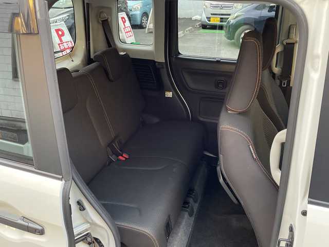 スズキ スペーシア ギア HYBRID XZ 埼玉県 2019(令1)年 4.7万km ピュアホワイトP 登録時46897km/ワンオーナー/純正８インチナビ/　・CD/DVD/BT/フルセグTV/アランドビューモニター/両側パワースライドドア/衝突軽減システム/レーンアシスト/コーナーセンサー/ルーフレール/キャリアー/ヘッドアップディスプレイ/LEDヘッドライト/フォグランプ/革巻きハンドル/ステアリングスイッチ/サイドエアロ/アイドリングストップ/ビルトインETC/ドライブレコーダー/プッシュスタート/スマートキー×2/前席シートヒーター/横滑り防止装置/ウィンカーミラー/シートリフター/純正フロアマット/純正ドアバイザー/取扱説明書/保証書