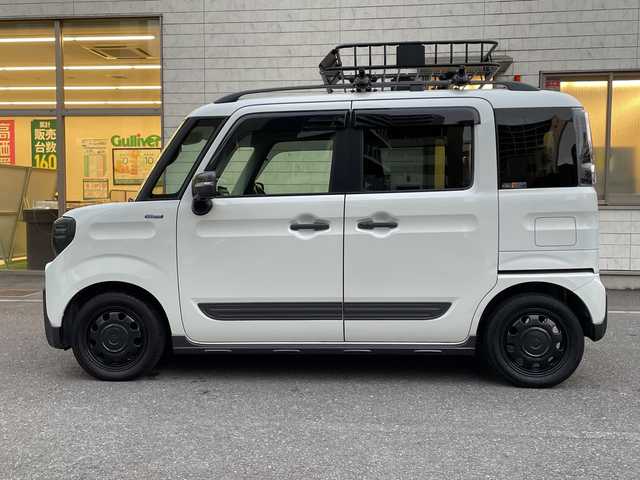 スズキ スペーシア ギア HYBRID XZ 埼玉県 2019(令1)年 4.7万km ピュアホワイトP 登録時46897km/ワンオーナー/純正８インチナビ/　・CD/DVD/BT/フルセグTV/アランドビューモニター/両側パワースライドドア/衝突軽減システム/レーンアシスト/コーナーセンサー/ルーフレール/キャリアー/ヘッドアップディスプレイ/LEDヘッドライト/フォグランプ/革巻きハンドル/ステアリングスイッチ/サイドエアロ/アイドリングストップ/ビルトインETC/ドライブレコーダー/プッシュスタート/スマートキー×2/前席シートヒーター/横滑り防止装置/ウィンカーミラー/シートリフター/純正フロアマット/純正ドアバイザー/取扱説明書/保証書