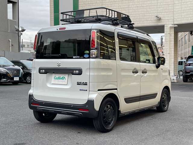 スズキ スペーシア ギア HYBRID XZ 埼玉県 2019(令1)年 4.7万km ピュアホワイトP 登録時46897km/ワンオーナー/純正８インチナビ/　・CD/DVD/BT/フルセグTV/アランドビューモニター/両側パワースライドドア/衝突軽減システム/レーンアシスト/コーナーセンサー/ルーフレール/キャリアー/ヘッドアップディスプレイ/LEDヘッドライト/フォグランプ/革巻きハンドル/ステアリングスイッチ/サイドエアロ/アイドリングストップ/ビルトインETC/ドライブレコーダー/プッシュスタート/スマートキー×2/前席シートヒーター/横滑り防止装置/ウィンカーミラー/シートリフター/純正フロアマット/純正ドアバイザー/取扱説明書/保証書
