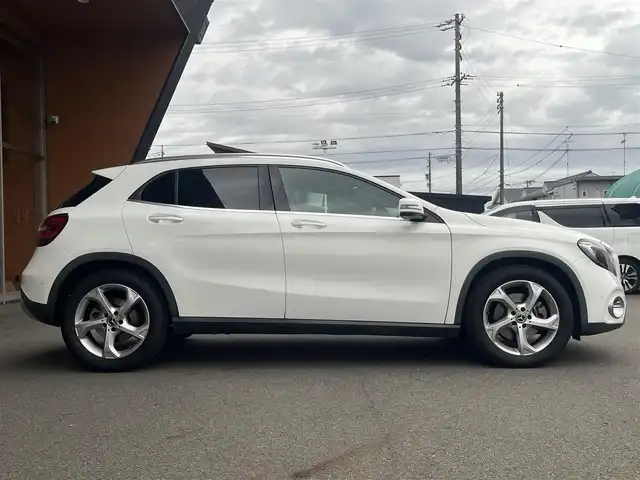 メルセデス・ベンツ ＧＬＡ２２０ 4マチック 岐阜県 2020(令2)年 4.2万km ポーラホワイト レーダーセーフティパッケージ/　ブラインドスポットアシスト/　アクティブディスタンスアシスト/　レーンキーピングアシスト/プレミアムパッケージ/　前席メモリー付きフルパワーシート/　harman/kardonサウンド/　アンビエントライト/　パノラミックスライディングルーフ/純正ナビ/DVD、CD再生/TV/Bluetooth/バックカメラ/LEDヘッドライト/ETC