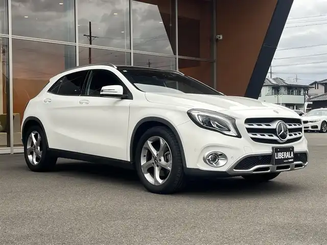 メルセデス・ベンツ ＧＬＡ２２０ 4マチック 岐阜県 2020(令2)年 4.2万km ポーラホワイト レーダーセーフティパッケージ/　ブラインドスポットアシスト/　アクティブディスタンスアシスト/　レーンキーピングアシスト/プレミアムパッケージ/　前席メモリー付きフルパワーシート/　harman/kardonサウンド/　アンビエントライト/　パノラミックスライディングルーフ/純正ナビ/DVD、CD再生/TV/Bluetooth/バックカメラ/LEDヘッドライト/ETC