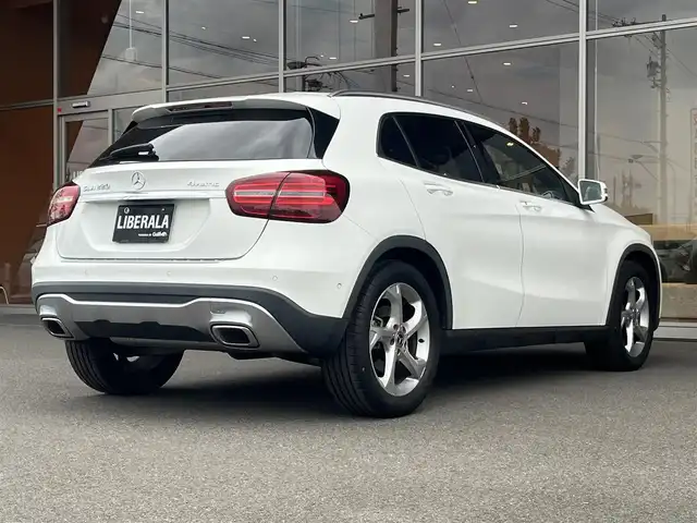 メルセデス・ベンツ ＧＬＡ２２０ 4マチック 岐阜県 2020(令2)年 4.2万km ポーラホワイト レーダーセーフティパッケージ/　ブラインドスポットアシスト/　アクティブディスタンスアシスト/　レーンキーピングアシスト/プレミアムパッケージ/　前席メモリー付きフルパワーシート/　harman/kardonサウンド/　アンビエントライト/　パノラミックスライディングルーフ/純正ナビ/DVD、CD再生/TV/Bluetooth/バックカメラ/LEDヘッドライト/ETC