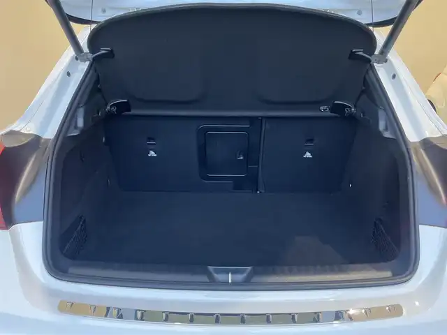 メルセデス・ベンツ ＧＬＡ２２０ 4マチック 岐阜県 2020(令2)年 4.2万km ポーラホワイト レーダーセーフティパッケージ/　ブラインドスポットアシスト/　アクティブディスタンスアシスト/　レーンキーピングアシスト/プレミアムパッケージ/　前席メモリー付きフルパワーシート/　harman/kardonサウンド/　アンビエントライト/　パノラミックスライディングルーフ/純正ナビ/DVD、CD再生/TV/Bluetooth/バックカメラ/LEDヘッドライト/ETC