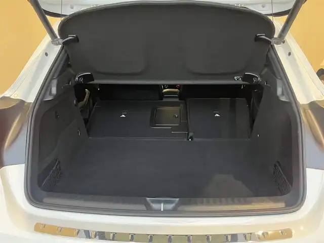 メルセデス・ベンツ ＧＬＡ２２０ 4マチック 岐阜県 2020(令2)年 4.2万km ポーラホワイト レーダーセーフティパッケージ/　ブラインドスポットアシスト/　アクティブディスタンスアシスト/　レーンキーピングアシスト/プレミアムパッケージ/　前席メモリー付きフルパワーシート/　harman/kardonサウンド/　アンビエントライト/　パノラミックスライディングルーフ/純正ナビ/DVD、CD再生/TV/Bluetooth/バックカメラ/LEDヘッドライト/ETC