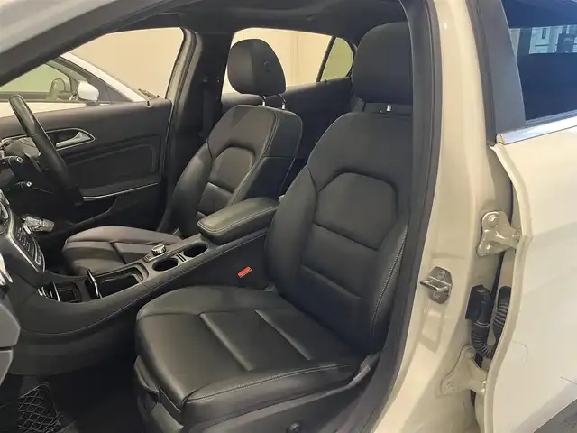 メルセデス・ベンツ ＧＬＡ２２０ 4マチック 岐阜県 2020(令2)年 4.2万km ポーラホワイト レーダーセーフティパッケージ/　ブラインドスポットアシスト/　アクティブディスタンスアシスト/　レーンキーピングアシスト/プレミアムパッケージ/　前席メモリー付きフルパワーシート/　harman/kardonサウンド/　アンビエントライト/　パノラミックスライディングルーフ/純正ナビ/DVD、CD再生/TV/Bluetooth/バックカメラ/LEDヘッドライト/ETC