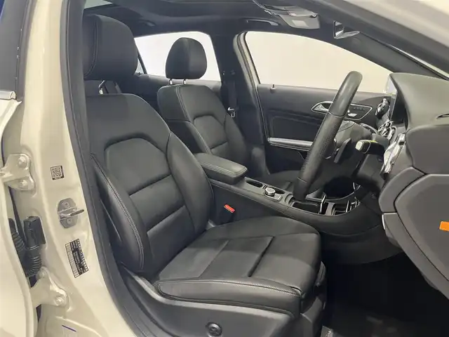 メルセデス・ベンツ ＧＬＡ２２０ 4マチック 岐阜県 2020(令2)年 4.2万km ポーラホワイト レーダーセーフティパッケージ/　ブラインドスポットアシスト/　アクティブディスタンスアシスト/　レーンキーピングアシスト/プレミアムパッケージ/　前席メモリー付きフルパワーシート/　harman/kardonサウンド/　アンビエントライト/　パノラミックスライディングルーフ/純正ナビ/DVD、CD再生/TV/Bluetooth/バックカメラ/LEDヘッドライト/ETC