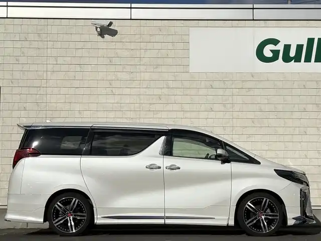 トヨタ アルファード S タイプゴールドⅡ 岩手県 2022(令4)年 2.1万km ホワイトパールクリスタルシャイン 禁煙車/4WD/モデリスタフルエアロ/純正フリップダウンモニター/ディスプレイオーディオナビ/→フルセグTV/Bluetooth/FM/AM/バックカメラ/両側パワースライドドア/パワーバックドア/ローダウン（TEIN）/社外20インチAW/ハーフレザー/ステアリングスイッチ/トヨタセーフティセンス/追従型クルーズコントロール/ブラインドスポットモニター/レーンキープアシスト/衝突軽減システム/前後コーナーセンサー/横滑り防止装置/電子パーキング/オートブレーキホールド/オートライト/オートハイビーム/LEDヘッドライト/LEDフォグライト/〇プッシュスタート/〇電動格納ミラー/〇ウィンカーミラー/〇ドアバイザー/〇フロアマット/〇シガーソケット/〇USBポート/前後ドライブレコーダー/ビルトインETC/冬タイヤ社外アルミホイール車載